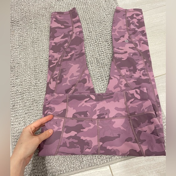 Lululemon Time To Sweat Crop 23"
Incognito Camo Pink Taupe Multi size 6 pockets - Picture 5 of 7